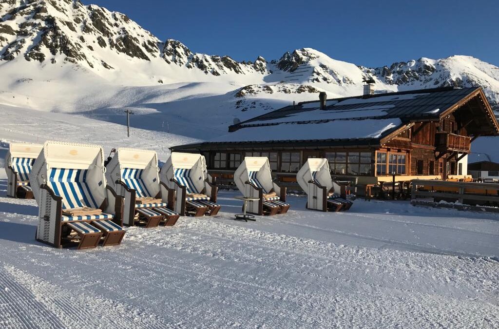 Urige Hütte mit Strandkörben in Kühtai