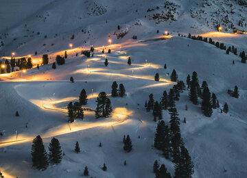Beleuchtete Rodelbahn im Kühtai