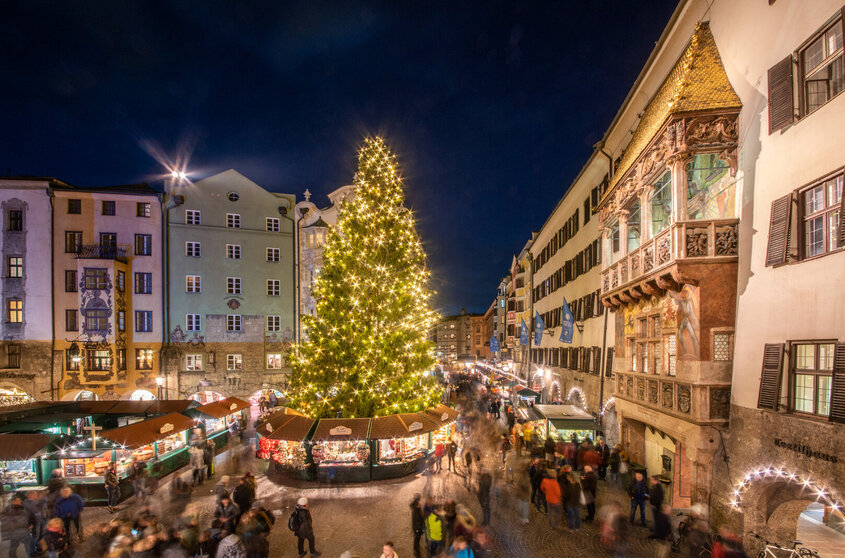 Blick auf den Innsbrucker Christkindlmarkt
